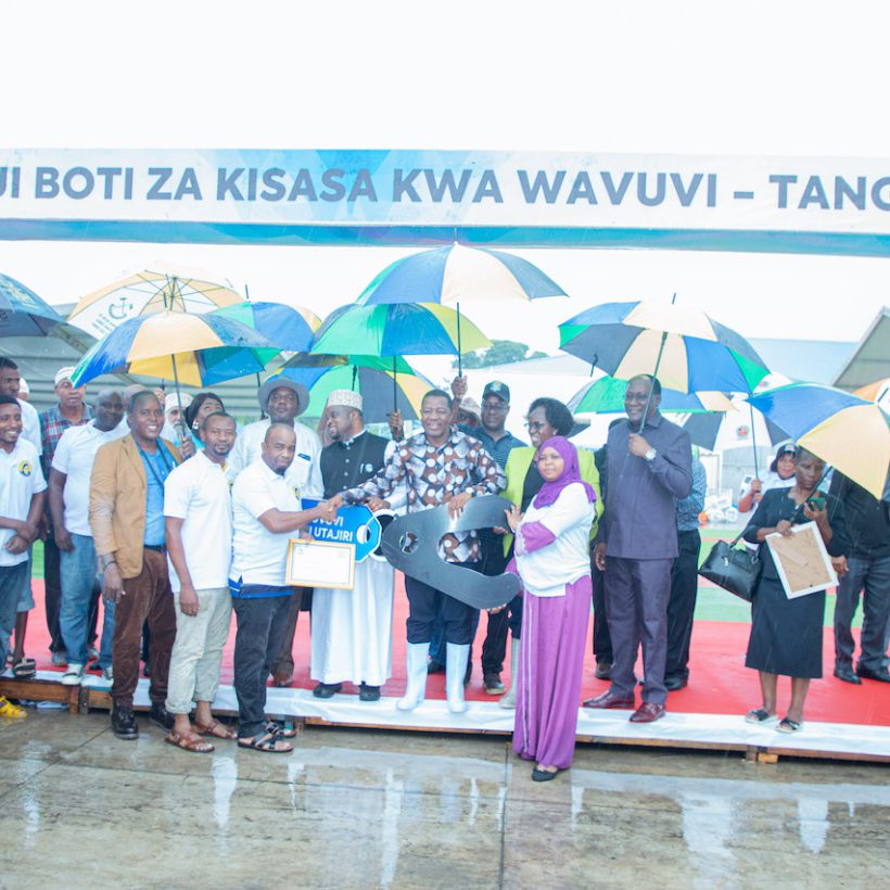 Tanzania Agricultural Development Bank in collaboration with the Ministry of Livestock and Fisheries has handed over fourteen modern fibre fishing boats worth 1.2bn/- to fishermen in Tanga Region.